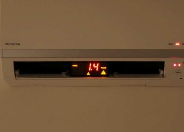 m&aacute;y lạnh toshiba b&aacute;o lỗi 14