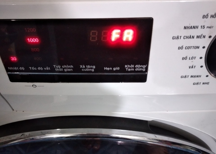 m&aacute;y giặt aqua cửa ngang b&aacute;o lỗi FA