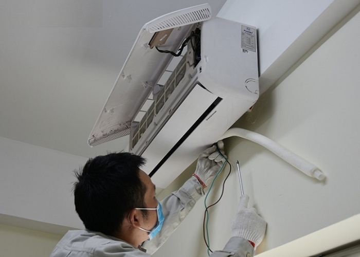 Kiểm tra ống xả nước máy lạnh để hạn chế mùi hôi và không cho nước tràn ra ngoài Kiểm tra ống xả nước máy lạnh