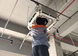 tháo lắp máy lạnh Comfee