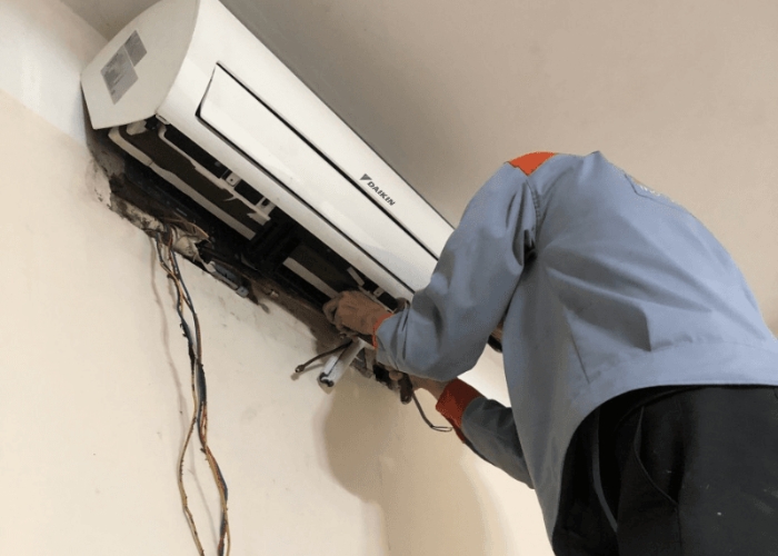 Quy tr&igrave;nh th&aacute;o lắp m&aacute;y lạnh Daikin 