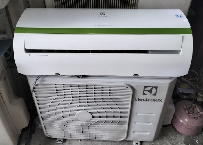 tháo lắp máy lạnh Electrolux