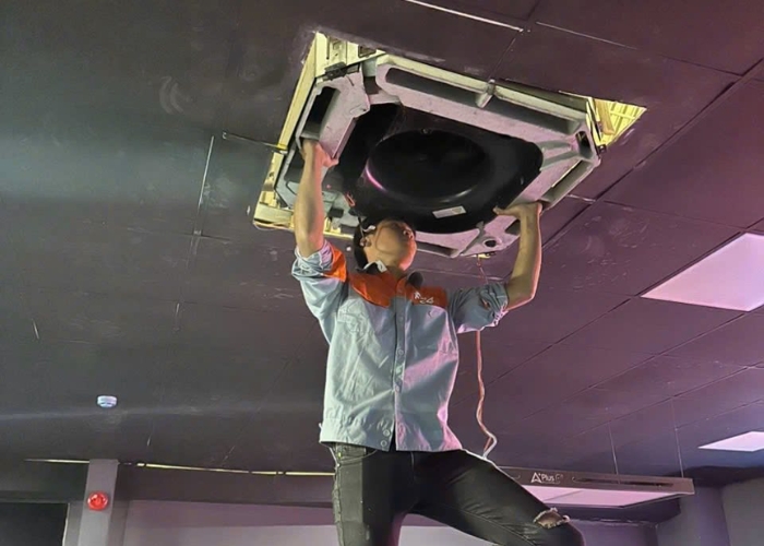 th&aacute;o lắp m&aacute;y lạnh LG