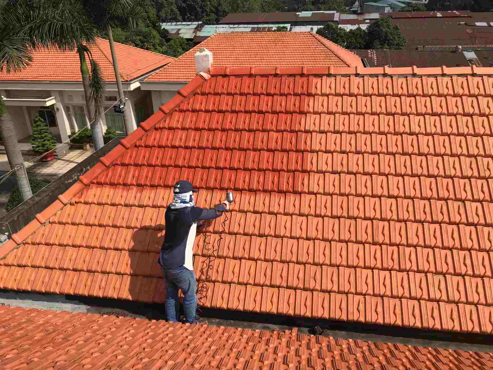 Khi N&agrave;o N&ecirc;n D&ugrave;ng Sơn Chống Thấm Cho M&aacute;i Ng&oacute;i