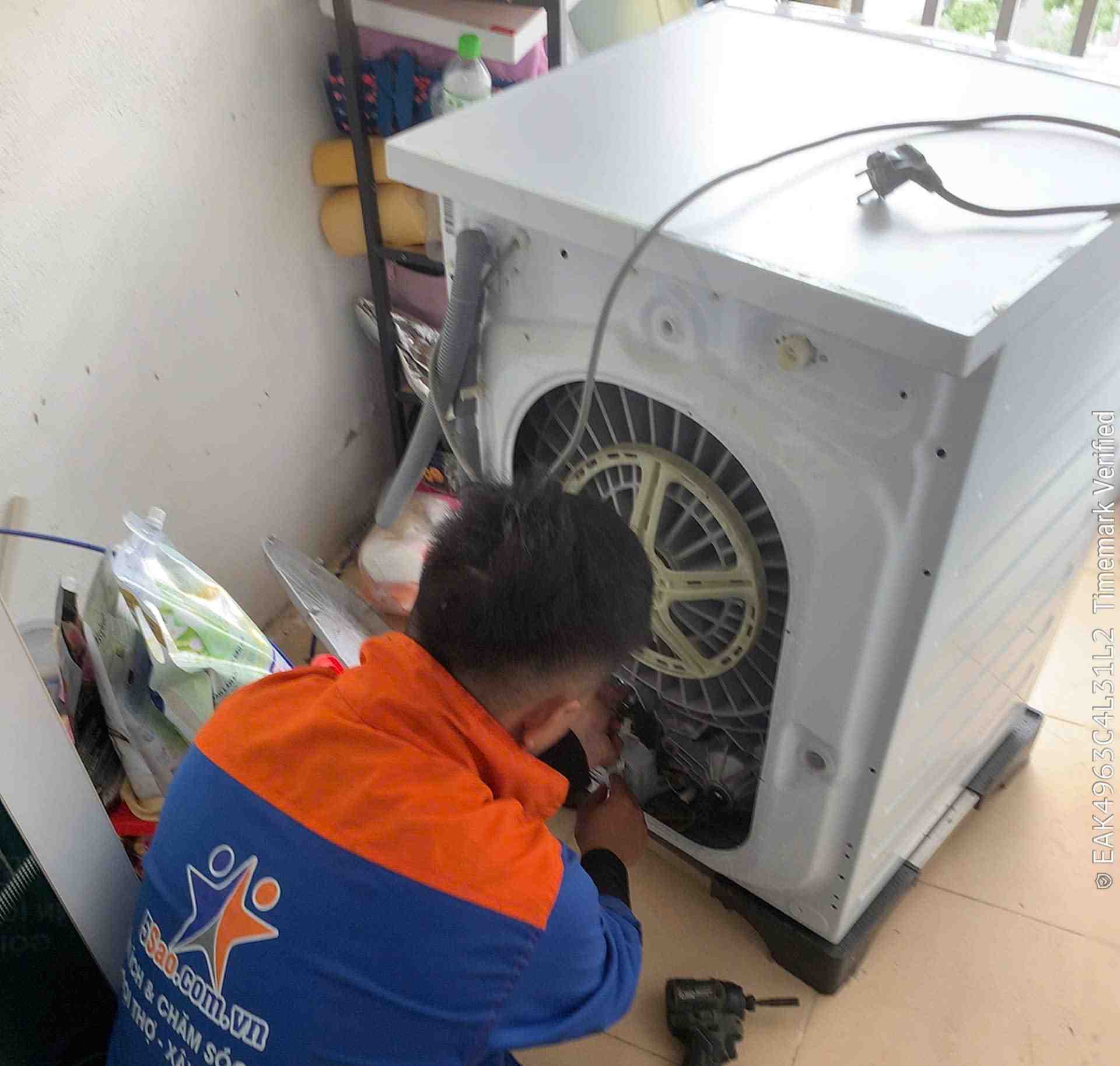 Sửa chữa v&agrave; vệ sinh m&aacute;y giặt