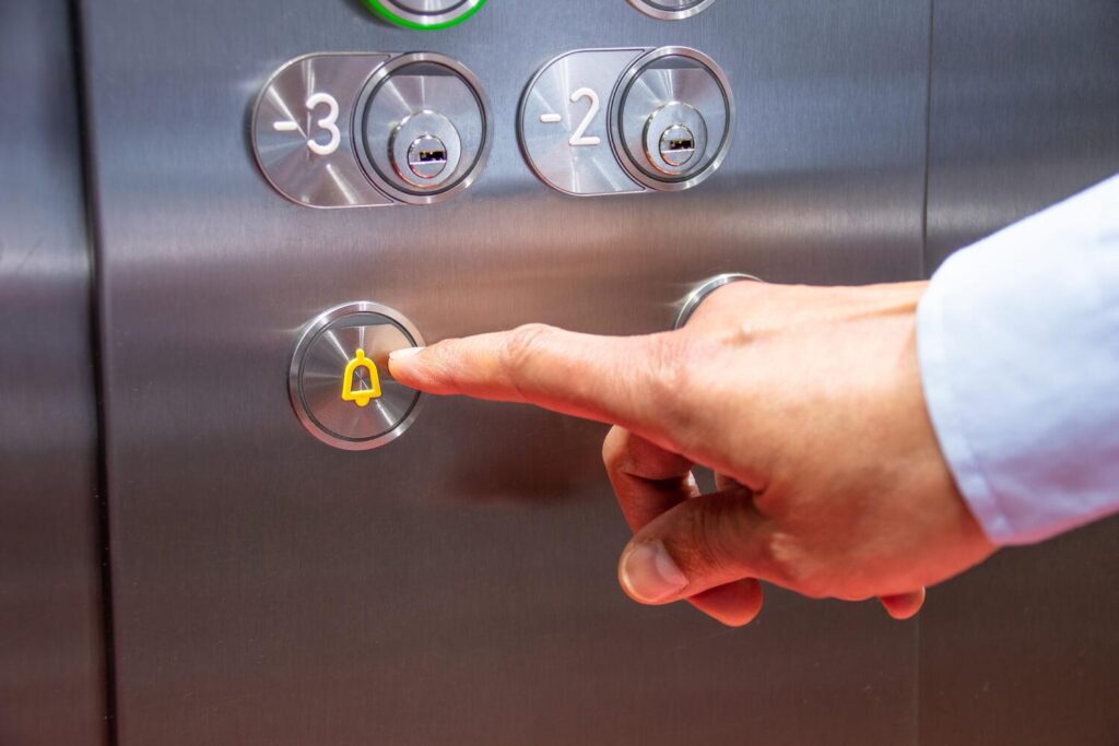 Chuông báo động trên thang máy. Chuông báo động (Alarm)