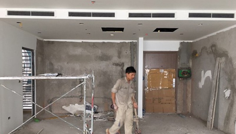 Kỹ thuật vi&ecirc;n của Điện m&aacute;y Ph&uacute;c Kh&aacute;nh lắp đặt điều ho&agrave; &acirc;m trần