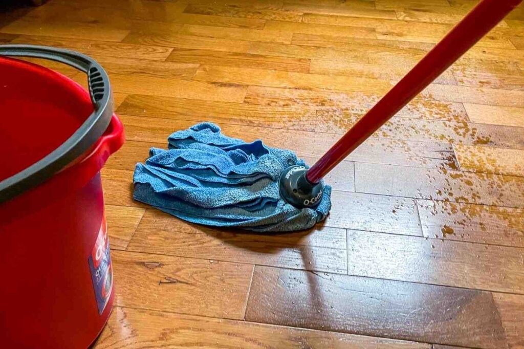 Quy tr&igrave;nh xử l&yacute; s&agrave;n gỗ ngập nước cấp tốc tại nh&agrave;
